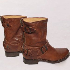 NWOT Frye Veronica Back Zip Short Boot
